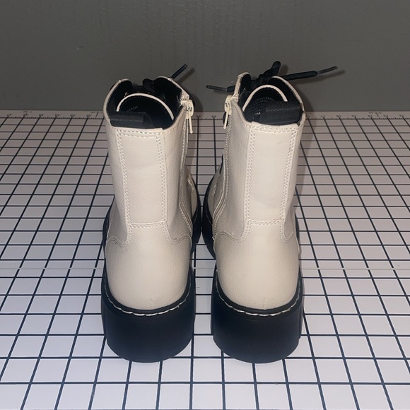 🍉 New Women’s Size 8 Unionbay Off White Zipper Boots - Picture 4 of 7